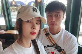 Bố mẹ Michael Jackson ly dị sau 60 năm chung sống