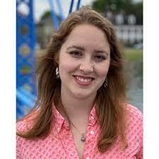 Rebecca Peek's Instagram, Twitter & Facebook