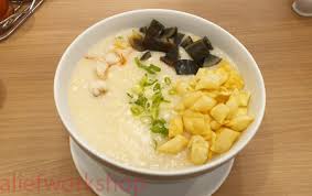 They are yellow, white, and golden. Santap Chinese Food Istimewa Di Ta Wan Alief Workshop