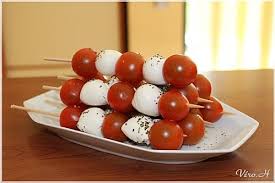 Pour Un Aperitif Sympa Mes Petites Et Mes Grandes Passions Aperitif Sympa Brochette Tomate Mozza Tomates Mozza