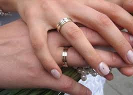 Walaupun pengenaan cincin tunangan populernya pada jari manis di tangan kiri. Begini Arti Cincin Di Tangan Kanan Wanita Kabar6 Com