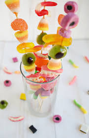 Estos cucuruchos de papel que podemos rellenar con chuches y usar como regalo para ¿qué os parece? Caramelos Y Chuches Fiestas Y Cumples