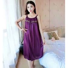 Perempuan itu berjalan santai di depan gerbang mal dan di area parkir tepat gerbang utama mal tersebut. Model Baju Tidur Wanita Daster Wanita 23 Baju Tidur Satin Xl Bajutidur Cewek Seserahan Nikah Shopee Indonesia