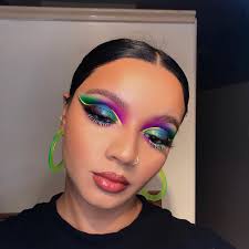 Hannah Groves (@make_up_and_medicine) • Instagram photos and videos