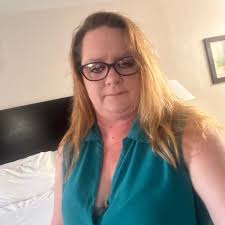 Ok so who here in Livingston does like taxi service around here 🤔 I need a  ride to either Brookshire bros or domit shop ????? I have the money for fuel