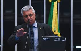 Segundo um post na conta oficial do twitter do senador, a família de olimpio informava que ele. A5tfkob5zzeoem