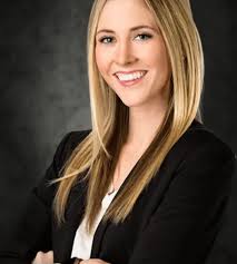 Amanda Munger's Instagram, Twitter & Facebook