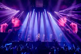 许嵩“寻宝游戏”巡回演唱会武汉站开演万人合唱同享视听盛宴_时代 ...