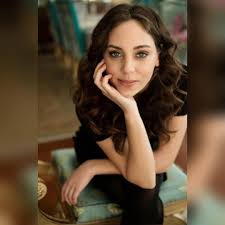 Öykü karayel (born 20 august 1990) is a turkish actress. Oyku Karayel Kimdir Ve Kac Yasinda Oyku Karayel Biyografi Dizigundem Com
