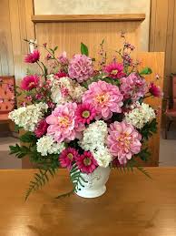 Pin By Hilda Vinyard On Floral Arrangements Fresh Flowers Arrangements Mantel Flower Arrangements Beautiful Flowers