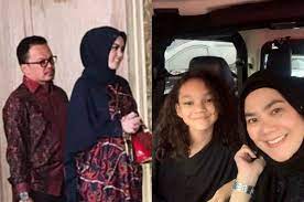 Setelah berpisah dengan faisal, ternyata sarita sempat mengalami kesulitan ekonomi. Anak Bungsunya Nangis Setelah Tak Sengaja Ketemu Jennifer Dunn Sarita Abdul Mukti Langsung Pasang Badan Beri Peringatan Kepada Mantan Suami Jangan Pertemukan Dulu Anak Anak Dengan Perempuan Itu