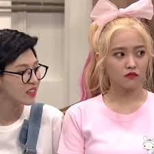 Red velvet's yeri shared recent text messages she exchanged with wendy, who is still recovering from a major stage accident at the end of . Yeri X Wendy Red Velvet Amino