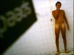 Einen jungen Mann in der Dusche ausspionieren - EisPop