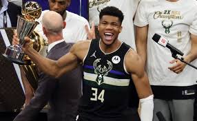 He has a 7'2 wingspan. Kobe Bryant Once Raved About Giannis Antetokounmpo S Incredible Work Ethic