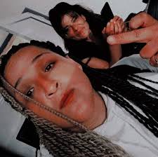 I know it's lunch time but you didn't come here to eat,you came to study.