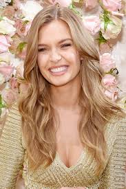 Will my hair be completely ruined if i dye it black? 2017 S Honey Blonde Hair Color Shades Dirty Blonde And Honey Blonde Celebrities