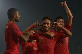 Ezra walian dahulu ternyata sempat satu tim dengan calon pemain anyar manchester united tersebut. Salip Ezra Walian Penyerang Persebaya Ini Jadi Yang Termahal Di Timnas Bolatimes Com