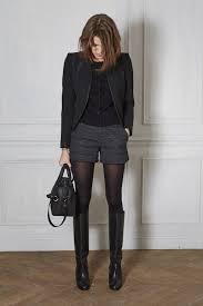 To work bosser au féminin. Black Blazer Black Shirt Grey Twill Shorts Tights Black Boots Fashion Winter Fashion Shorts With Tights