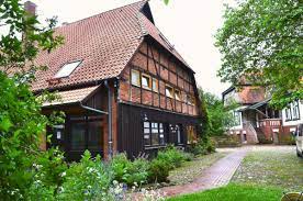 Unsere wohnungen sind mit gemütlichen holzmöbeln ausgestattet: Wohnen Terra