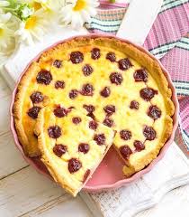 Ich Zeige Euch Heute Wie Ihr Aus Vanillepudding Schmand Und Naturlich Kirschen Eine Saftige Sunde In Kuche Kirsch Pudding Kuchen Kuchen Vanillepudding Kuchen