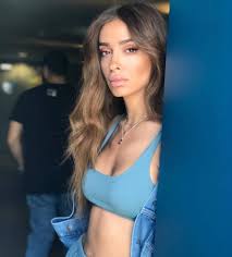 Πιο συγκεκριμένα είναι αρκετά τολμηρή καθώς συχνά πυκνά πειραματίζεται ολοένα και περισσότερο με την εμφάνισή της. H Elenh Foyreira Opws Den Thn Exete 3anadei Pozarei Ws 3an8ia Kai Rixnei To Instagram Fthis Gr