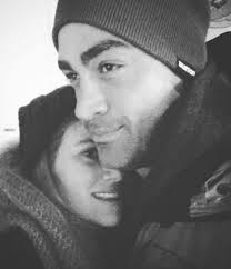 .aşklarını nikah masasına taşımaya karar veren sarp levendoğlu ve birce akalay, önceki onlar tamyemek siparişlerini verdikleri sırada ise mekana levendoğlu'nun eski sevgilisi demet evgar girdi. Sarp Levendoglu Ayrildigi Iddia Edilen Sevgilisi Derya Sensoy La Fotograf Paylasti Magazin Haberleri