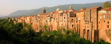 Venne costruito per celebrare la figura dell'imperatore. Benevento Magazin Dlt Travel