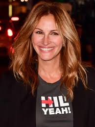 Julia struck gold when she starred in the box office hit pretty woman opposite richard gere. Julia Roberts Shows Off Light Blonde Hair At Homecoming Press Event Allure