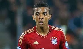 Neymar was the 6th player to arrive this morning, after thiago silva, filipe luís, oscar, fabinho and luiz gustavo. Luiz Gustavo Tells Arsenal And Chelsea He S Staying At Bayern Munich Football Sport Express Co Uk