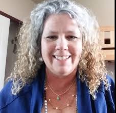 I let my color go when COVID hit… I just can't find a style I like. HELP  please. I usually wear it in a Bob