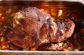 Tava se da la cuptor pana cand carnea va avea o crusta aurie si. Pin On Fel Ii