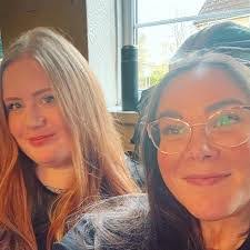 Katy Harding's Instagram, Twitter & Facebook