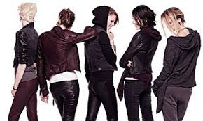 He lived in ahmedabad, gujarat, where he moved in 2000, with his second wife, indu, of over 30 years.his first wife, ila who later married manohar doshi (died 2006), also lived in the same apartment building. Girl With The Dragon Tattoo H M Line Accused Of Glamorising Sex Attacks Daily Mail Online