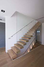 loft78 com frei schwebende holztreppe mit edelstahl handlauf offenes treppenhaus glas abtrennung get in modern staircase staircase design modern stairs
