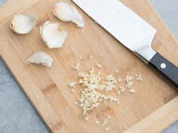 So many of our recipes use garlic here at a couple cooks that it was one of the first knife skills we mastered in to peel the garlic, gently tap the garlic clove with a jar or glass until the peel splits. How To Peel And Mince Garlic Delicious Meets Healthy