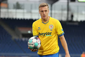 Der gebürtige greifswalder felix kroos wurde wie toni kroos in der jugend von hansa rostock ausgebildet und kam 2010 zu werder bremen. Eintracht Inteam Am 13 April Mit Felix Kroos Eintracht Inteam
