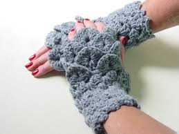 This gray and white pattern is a beautiful look that everyone will love. Game Of Thrones Dragon Gloves Dragon Scales Fingerless Etsy