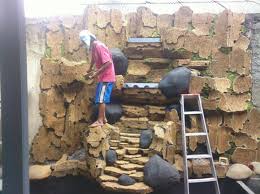 Sebagai contoh taman relief tebing waterwall di atas adalah hasil kerja kami dengan klien yang berasal dari surabaya tepatnya pada salah satu rumah di perumahan graha family surabaya. Tukang Taman Murah Gambar Kolam Relief Tebing Buatan Kolam Hias Air Mancur Jasa Pembuatan Air Terjun Buatan