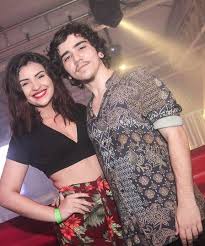 João fernandes ficou conhecido aos nove anos de idade, pelo personagem 'amarit', de caminho farei o possível para isso, diz o ator que não se assuntou com a paternidade tão jovem: Ator Joao Fernandes De O Tempo Nao Para Curte Badala Com A Namorada Em Boate Famosos Extra Online