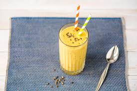This smoothie can meet up to 25% of your daily fiber requirement and its yogurt base helps in maintaining healthy digestive tract. 7 Weight Loss Smoothie Recipes Nutritionists Swear By Self