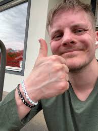 Har alltid sagt till mig själv att dagen då man springer milen under timmen  så lägger vi upp ett inlägg här. Hornen växte och dagen är kommen!🏃‍➡️  Blåsigt värre dessutom.. Men gick