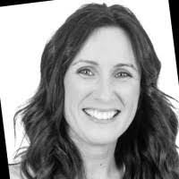 Sarah Earls's Instagram, Twitter & Facebook