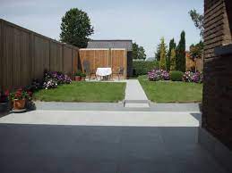 een terras in keramische tegels keramische terrastegels keramische buitentegels keramische tegels 2cm buiten tegels tegels kerami buiten tegels tegels tuin