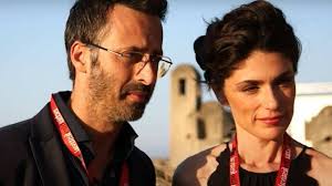 41 anni) è la protagonista della fiction sorelle, scritta da ivan cotroneo e monica rametta, per la regia di cinzia th torrini, che vede protagoniste l'ex miss italia e un'altra meravigliosa località. Ytogxwjfficv1m
