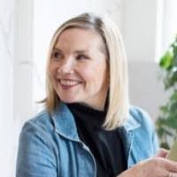 Laura Springer's Instagram, Twitter & Facebook