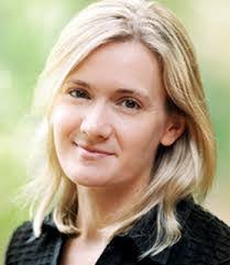 Julie Hoey's Instagram, Twitter & Facebook