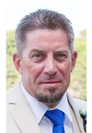 Kim Larochelle's Instagram, Twitter & Facebook