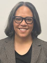 Laura Cary's Instagram, Twitter & Facebook