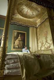 42 Elegant Vintage Canopy King Bed Designs Ideas With Victorian Style In 2020 Hampton Court Palace Hampton Court Palace Interior
