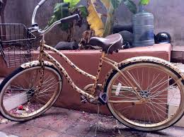 A Cheap Bike A Sassy Paint Job Bicycle Paint Job Paint Bike Bicycle Painting